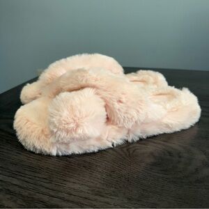 H&M Women’s Fluffy pink crossover mule Faux Fur slippers Size‎ 10